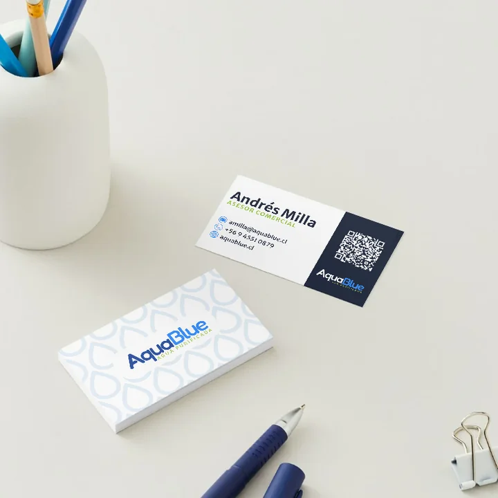Tarjetas de presentación para AquaBlue, diseñado por Selvática